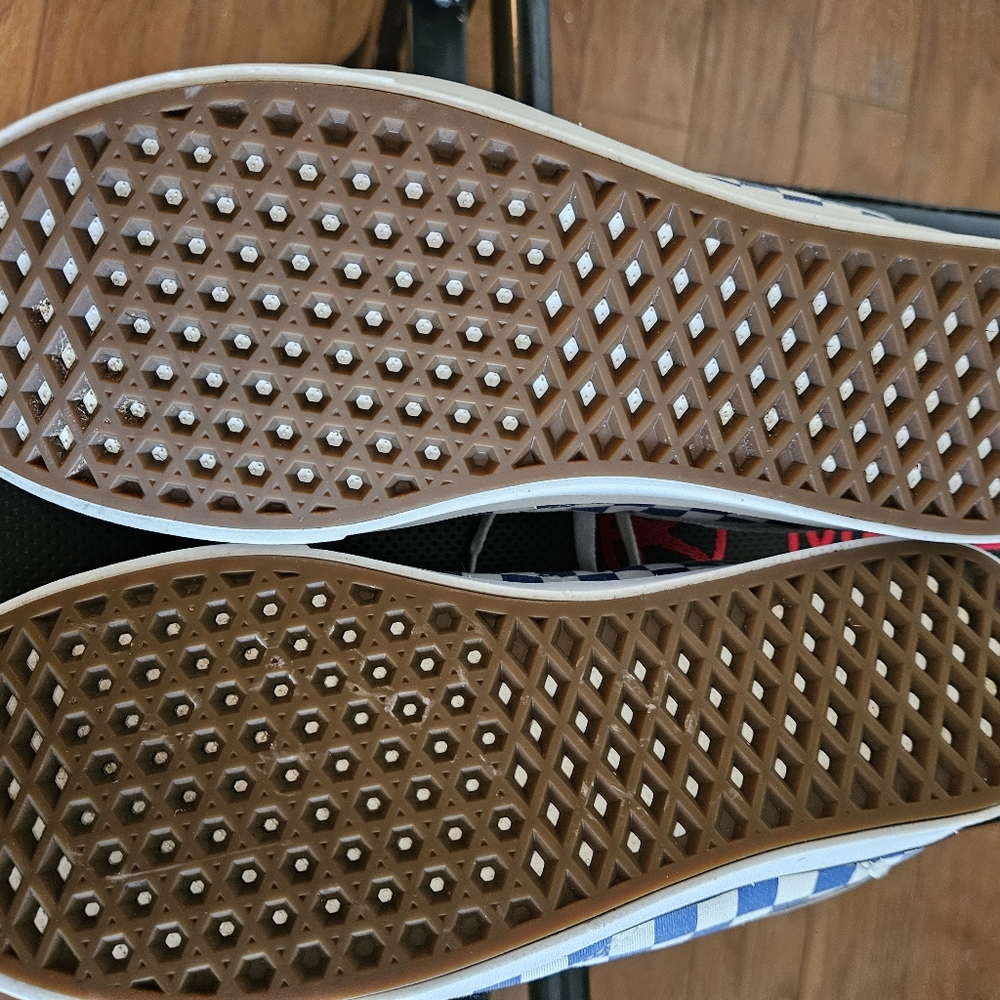 2 pairs of Vans